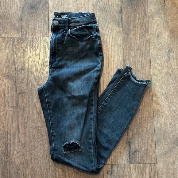 Old Navy Extra High Rise Rockstar Jeans - Picture 2 of 6